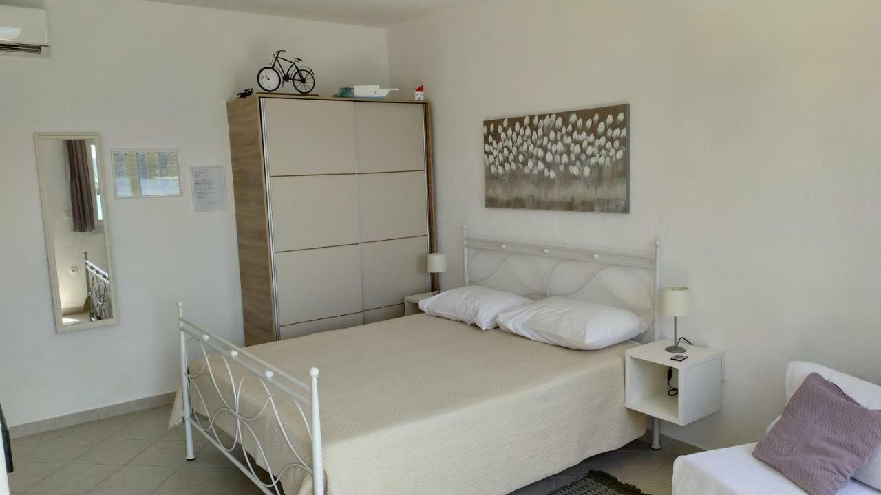 Studio Apartment Luce Марина Екстериор снимка
