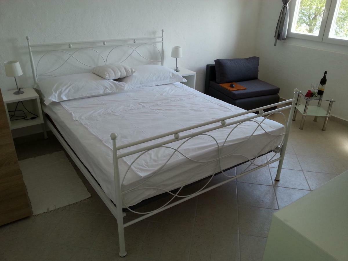 Studio Apartment Luce Марина Екстериор снимка