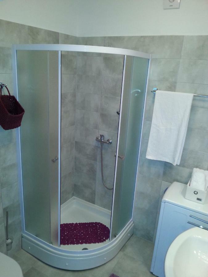 Studio Apartment Luce Марина Екстериор снимка