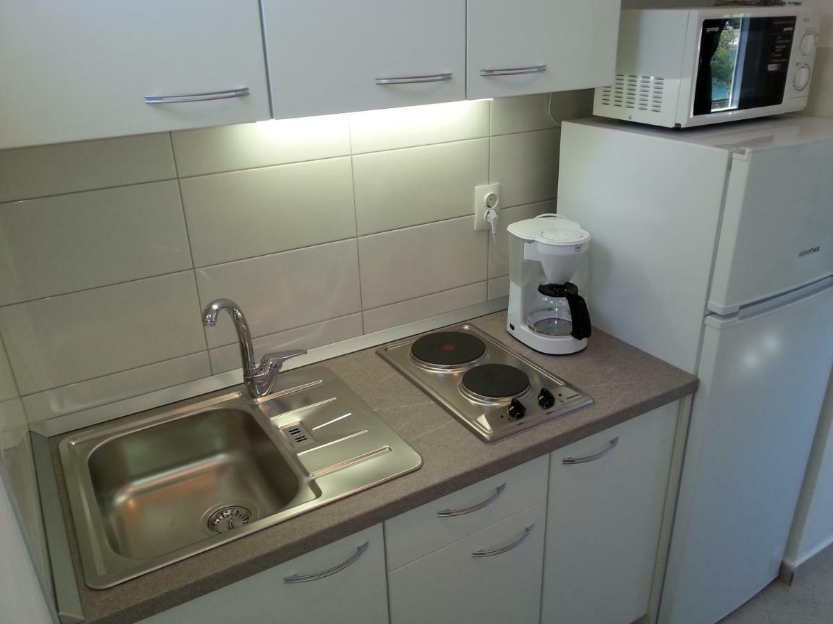 Studio Apartment Luce Марина Екстериор снимка