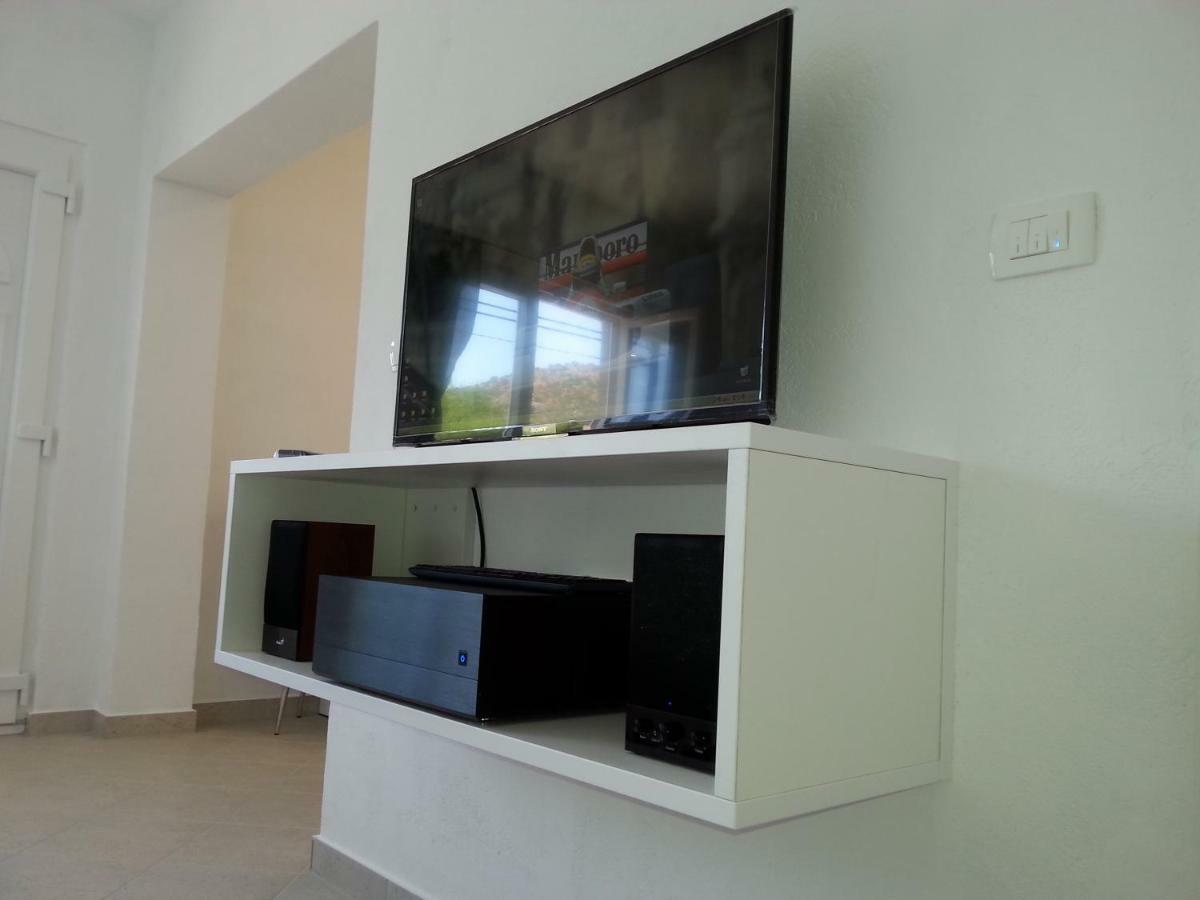 Studio Apartment Luce Марина Екстериор снимка