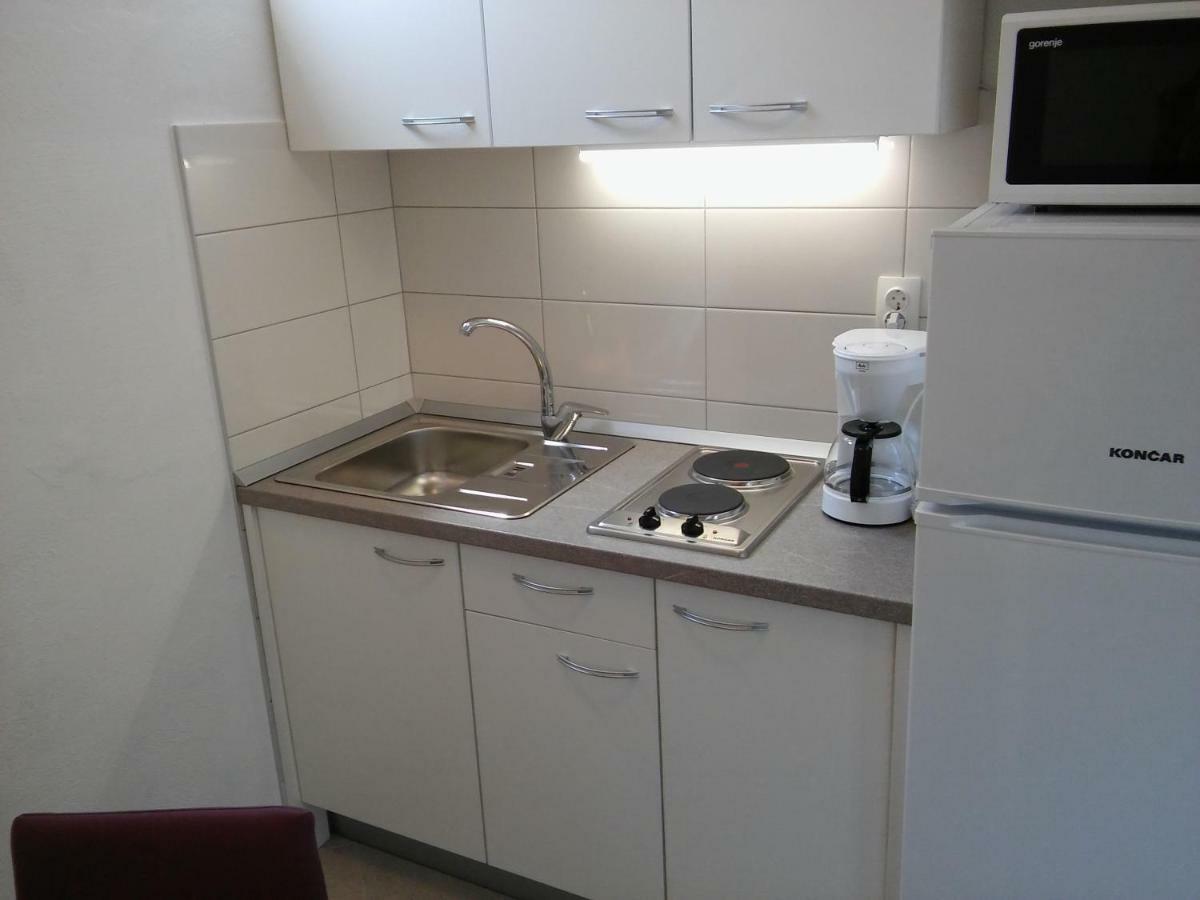 Studio Apartment Luce Марина Екстериор снимка